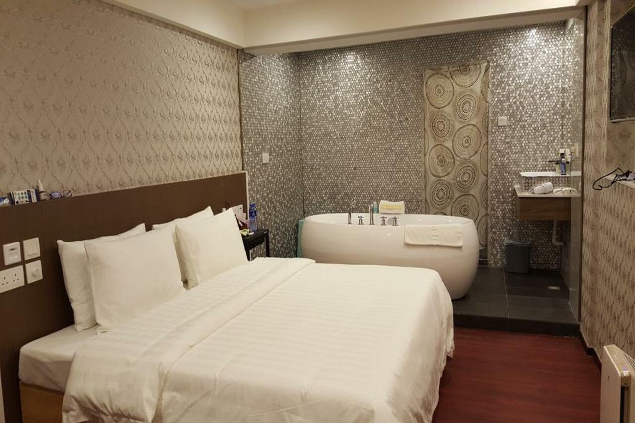 Whole Sunshine International Hotel Hong Kong Exterior photo